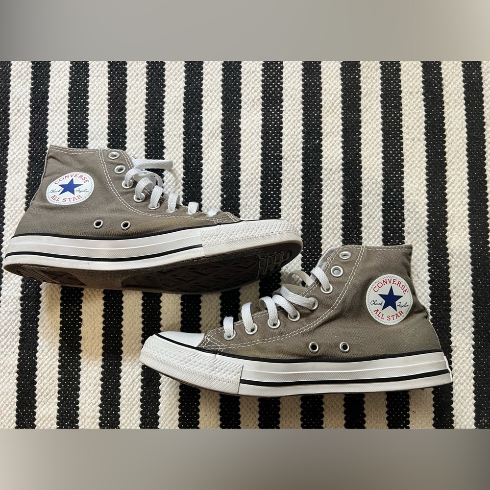 CONVERSE CHUCK TAYLOR HI TOP SIZE 7.5 MEN 9.5 WOMEN